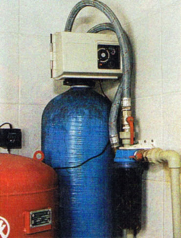 W instalacji wodnej przed kolumną filtracyjną powinien być filtr narurowy, który zatrzyma większe zanieczyszczenia